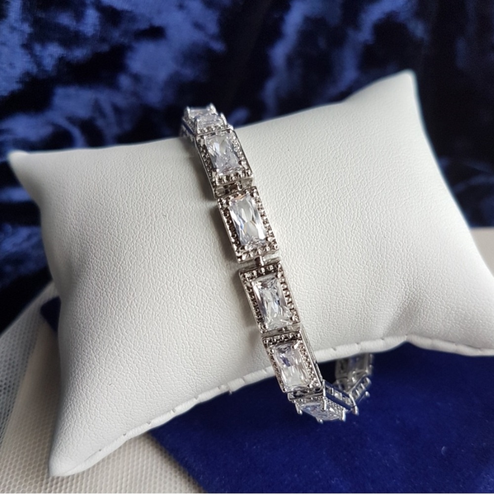 Swarovski Elements 925 Silver Clear Rectangular Halo Tennis Bracelet NEW - Picture 7 of 14